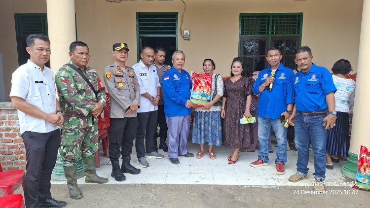 Penuh Kehangatan Natal, Polsek Kandis dan DPC-PPDI Siak Salurkan Bantuan Sosial bagi Warga Kandis