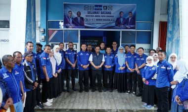 Sekjen DPP Demokrat Serahkan Bantuan dan Perkuat Konsolidasi Partai di Pekanbaru