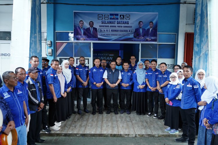 Sekjen DPP Demokrat Serahkan Bantuan dan Perkuat Konsolidasi Partai di Pekanbaru
