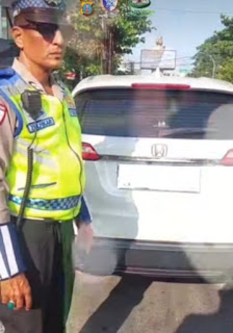 Satlantas Polrestabes Medan Tegur Pengemudi Mobil Tanpa Pelat Nomor, Sebagia Edukasi Kepatuhan Berlalu Lintas